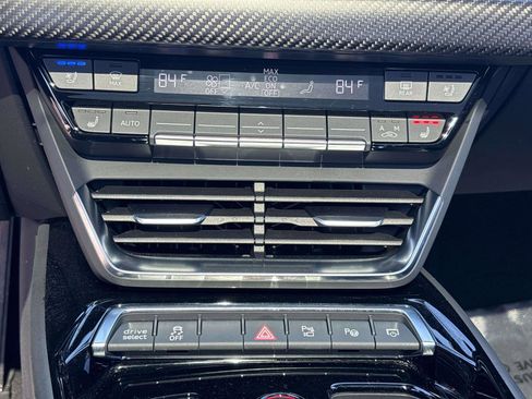 Used 2022 Audi e-tron GT Prestige image 18