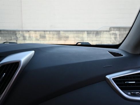 Used 2017 Hyundai Veloster image 46