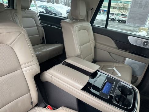 Used 2022 Lincoln Navigator L Reserve image 7