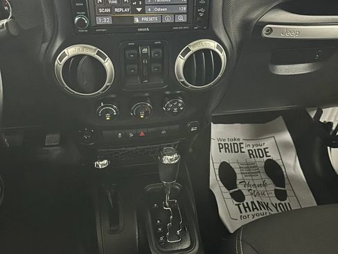 Used 2016 Jeep Wrangler Unlimited Rubicon w/ Connectivity Group AWD/4WD image 25