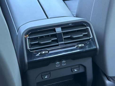 Used 2025 BMW i5 xDrive40 w/ Executive Package image 16