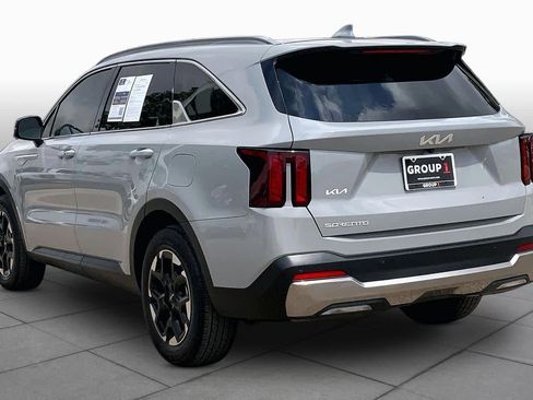 Used 2025 Kia Sorento S w/ Panoramic Sunroof Package FWD image 12