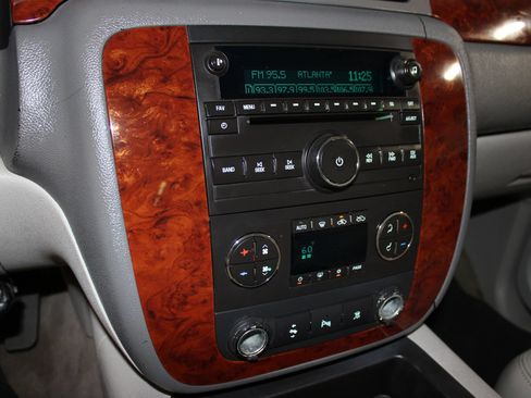 Used 2010 Chevrolet Avalanche LT w/ Luxury Package RWD image 20