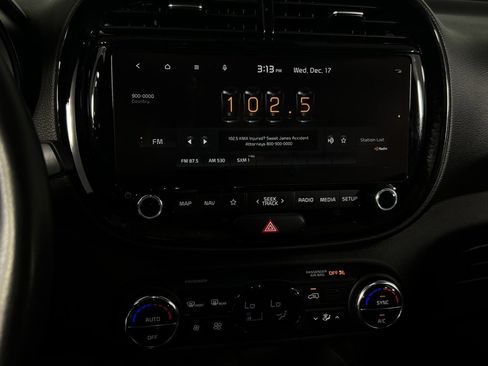 Used 2023 Kia Soul EX image 16