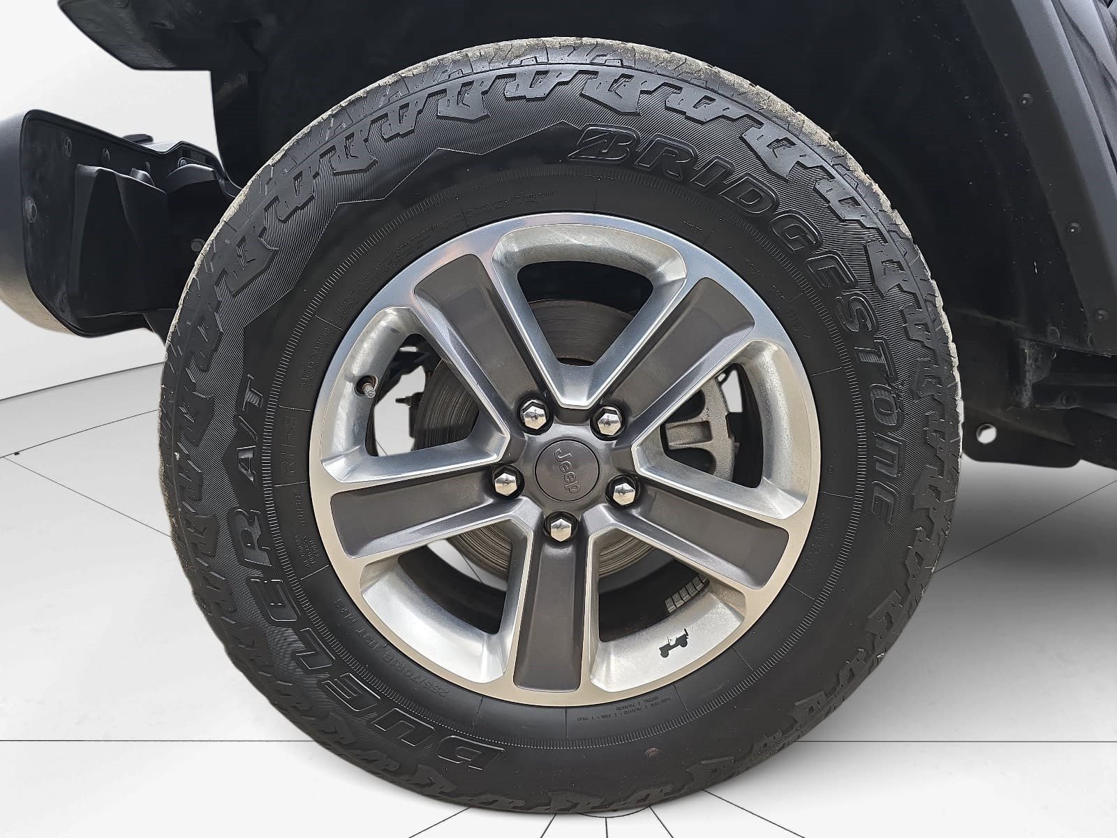 Used 2019 Jeep Wrangler Unlimited Sahara AWD/4WD image 27