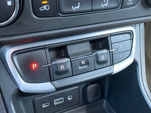Used 2024 GMC Terrain SLE AWD/4WD image 19