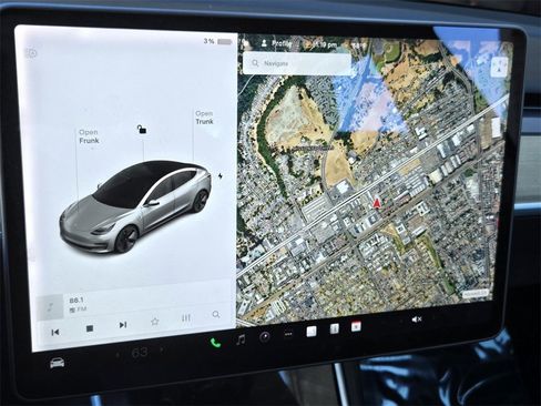 Used 2018 Tesla Model 3 Long Range image 17