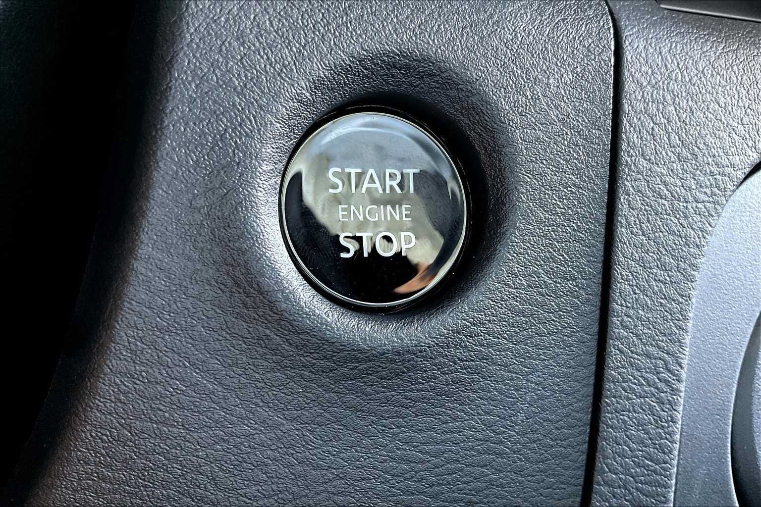 Used 2026 Nissan Frontier SV w/ All-Weather Content Package RWD image 18