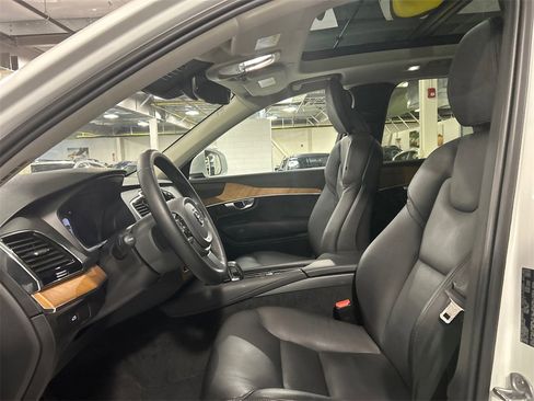 Certified 2024 Volvo XC90 B6 Plus w/ Protection Package Premier image 10