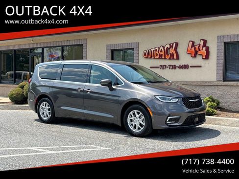 Used 2023 Chrysler Pacifica Touring-L FWD image 1