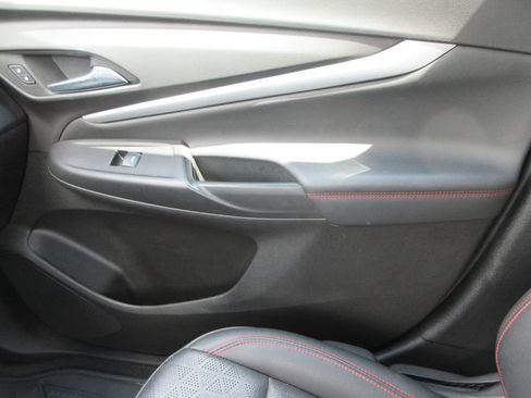 Certified 2023 Chevrolet Bolt EUV LT w/ Convenience Package FWD image 31