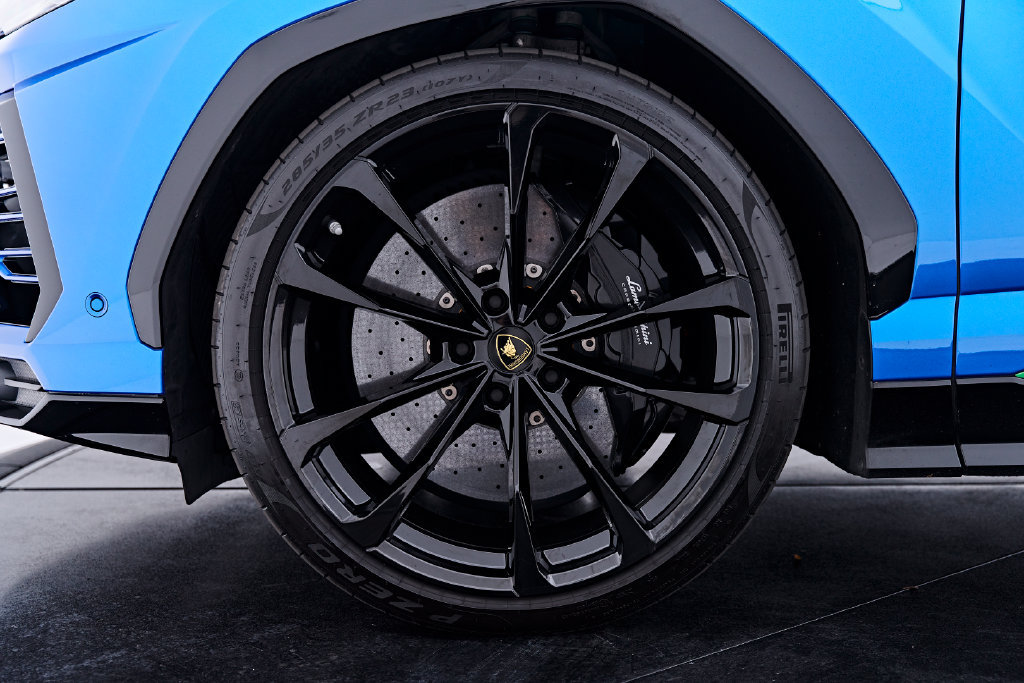 Used 2020 Lamborghini Urus AWD/4WD image 3