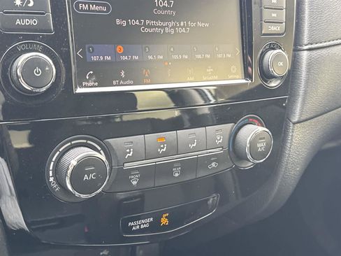 Used 2019 Nissan Rogue S image 18