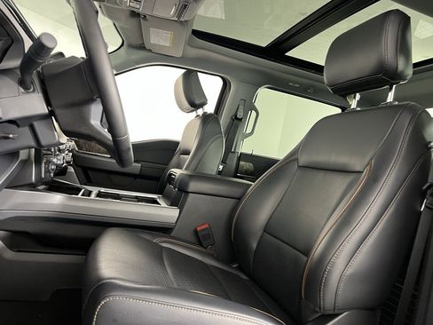 Used 2025 Ford F450 Lariat w/ FX4 Off-Road Package image 24