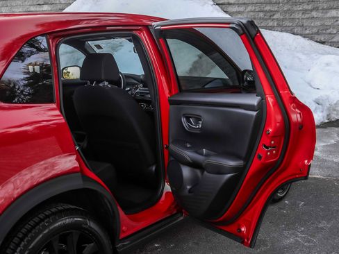 Used 2025 Honda HR-V Sport image 17