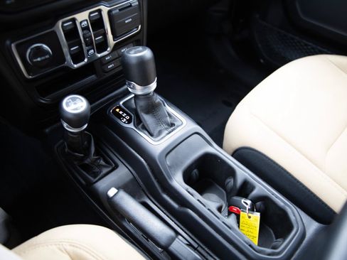 Used 2023 Jeep Wrangler Unlimited w/ Cold Weather Group AWD/4WD image 16