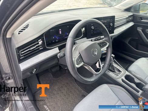 Used 2025 Volkswagen Jetta SE w/ Sunroof Package FWD image 13