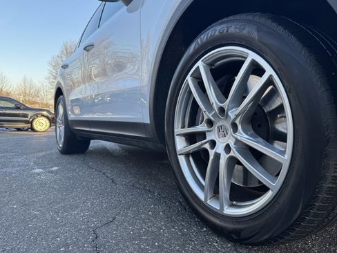 Used 2023 Porsche Cayenne image 9