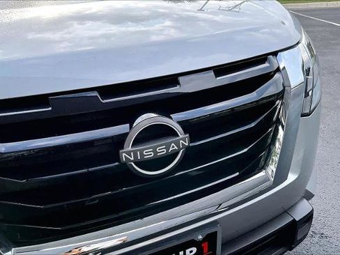 Certified 2025 Nissan Pathfinder SV image 29