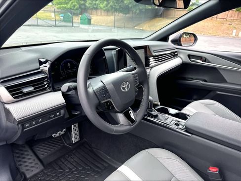 Used 2025 Toyota Camry SE w/ Convenience Package FWD image 17