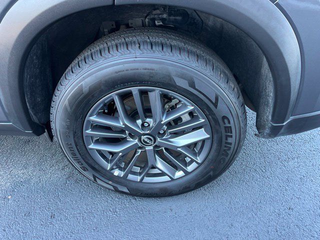 Used 2024 Nissan Rogue S AWD/4WD image 17