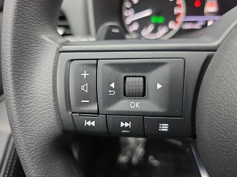 Used 2024 Nissan Rogue SV AWD/4WD image 19