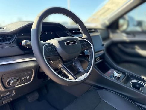 New 2026 Jeep Grand Cherokee Altitude RWD image 2