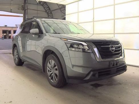 Used 2024 Nissan Pathfinder SV AWD/4WD image 1
