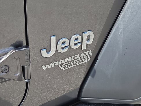 Used 2019 Jeep Wrangler Unlimited Sport S AWD/4WD image 16