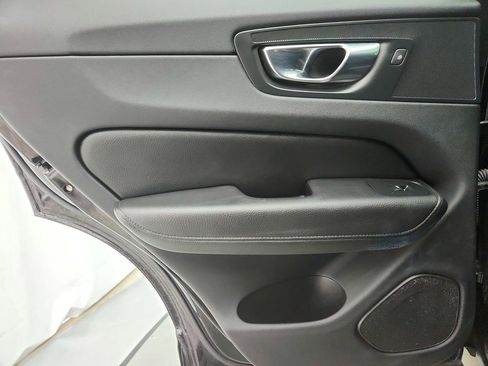 Used 2022 Volvo XC60 B5 Momentum image 30