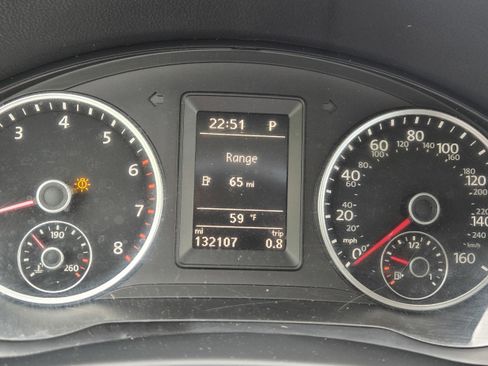 Used 2017 Volkswagen Tiguan S image 25