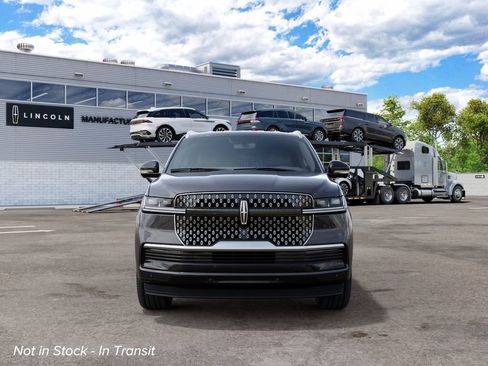 New 2027 Lincoln Navigator Premiere RWD image 3