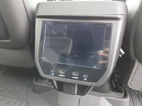 New 2026 GMC Yukon XL AT4 Ultimate w/ LPO, Illumination Package AWD/4WD image 17