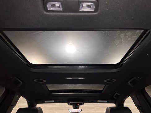 Used 2022 Chevrolet Traverse High Country image 16