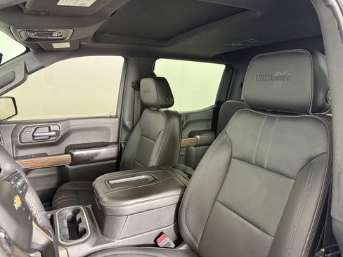 Used 2019 Chevrolet Silverado 1500 High Country w/ Technology Package AWD/4WD image 5