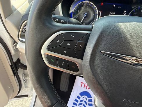 Certified 2023 Chrysler Pacifica Touring-L FWD image 21