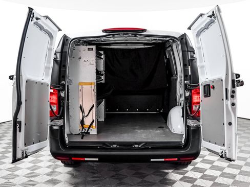 Used 2023 Mercedes-Benz Metris image 8