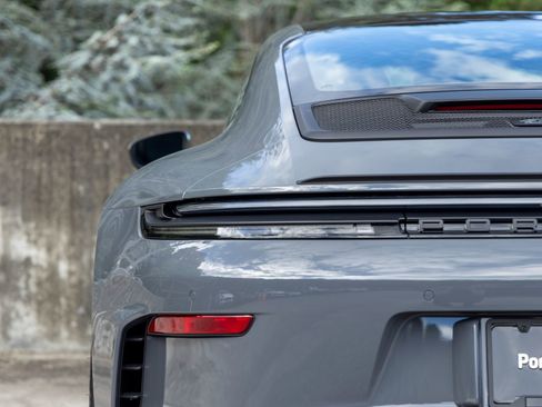 Certified 2025 Porsche 911 GT3 RWD image 21
