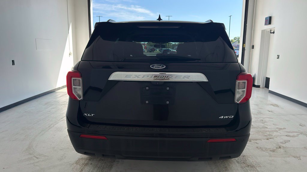 Used 2023 Ford Explorer XLT AWD/4WD image 18