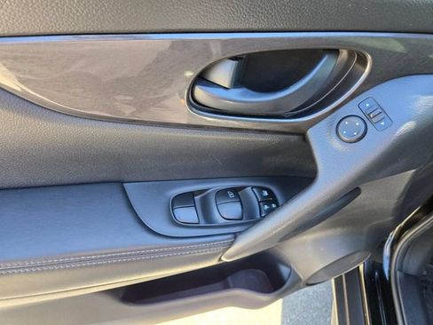 Used 2019 Nissan Rogue S FWD image 26
