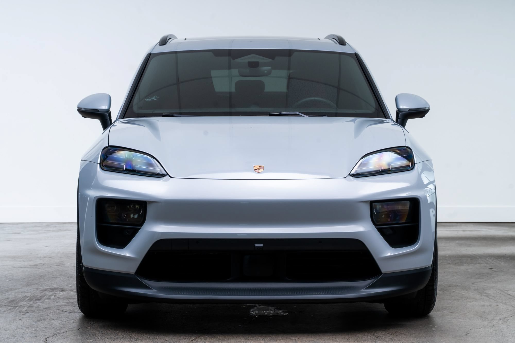 Used 2025 Porsche Macan 4 Electric w/ Premium Package AWD/4WD image 2
