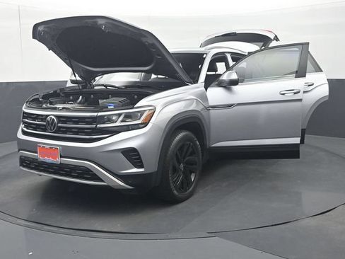 Used 2022 Volkswagen Atlas Cross Sport SE AWD/4WD image 37