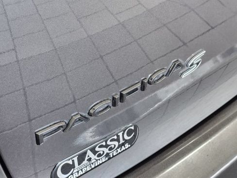 Used 2019 Chrysler Pacifica Touring Plus w/ S Appearance Package FWD image 9