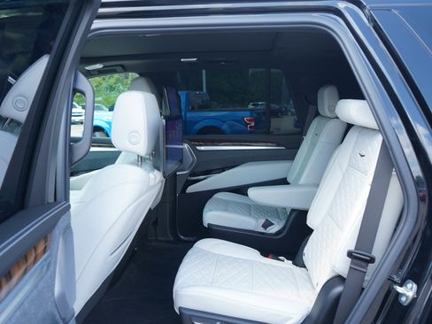 Used 2026 Cadillac Escalade Platinum Sport w/ LPO, ONYX Package AWD/4WD image 17