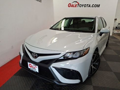 Used 2023 Toyota Camry SE AWD/4WD image 3