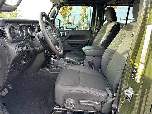 Used 2022 Jeep Gladiator Sport image 22