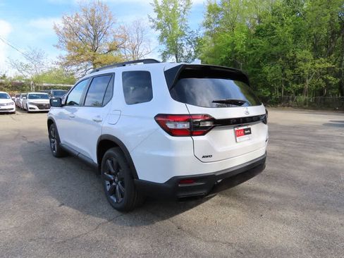 New 2026 Honda Pilot Sport image 4