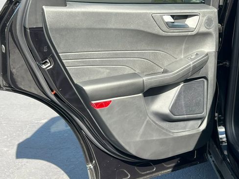 New 2024 Ford Escape SE w/ PHEV Premium Package FWD image 34