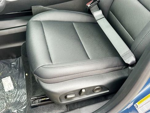 New 2026 Chevrolet Equinox LT w/ Convenience Package II image 21