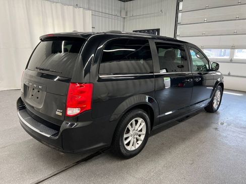 Used 2018 Dodge Grand Caravan SXT FWD image 4